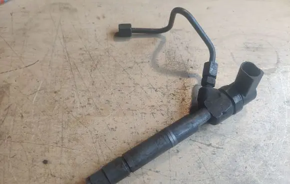 Mercedes-Benz C W203 Fuel injector A6110700987