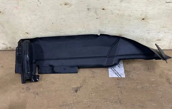 Audi Q3 8U Fender end trim 8U0821170
