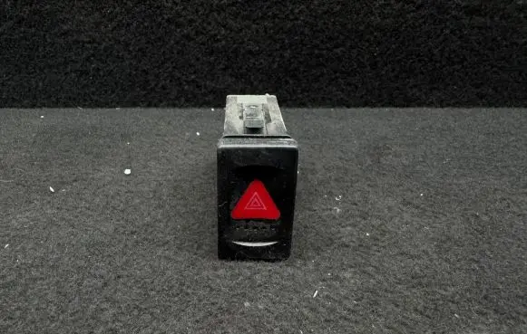Volkswagen PASSAT B5.5 Hazard light switch 3B0953235D
