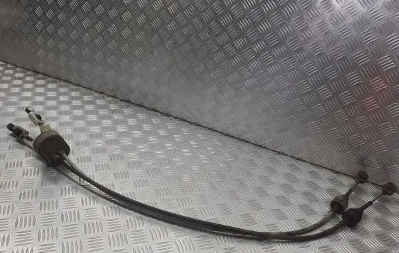 Opel Vectra C Gear shift cable bracket 