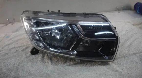 Dacia Sandero Headlight/headlamp 260103529R 90114431 90114431ZW3E
