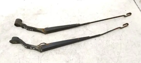 Mitsubishi Colt Front wiper blade arm