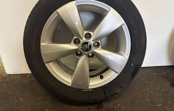 Skoda Rapid (NH) R15 alloy rim 5JA601025