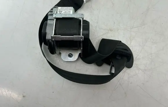 Volkswagen Golf VI Front seatbelt 605031400