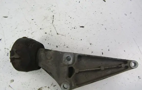 Audi A4 S4 B7 8E 8H Engine mounting bracket 8E0199343H