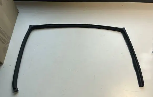 Mitsubishi Pajero Rear door rubber seal (on body) 