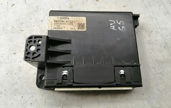 Toyota Avensis T270 Air conditioning/heating control unit 8865005251 MB1777001850
