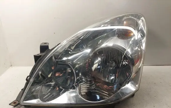 Toyota Corolla Verso AR10 Headlight/headlamp 811700F010