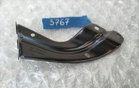 Volkswagen T-Roc Fender mounting bracket 2GA821136