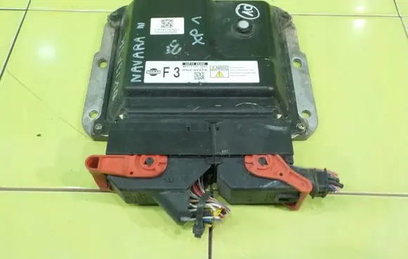 Nissan Navara D40 Engine control unit/module 237105X38E