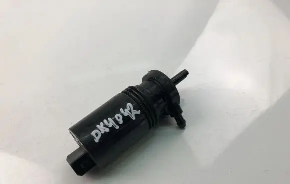 Volvo V40 Windscreen/windshield washer pump 1013229