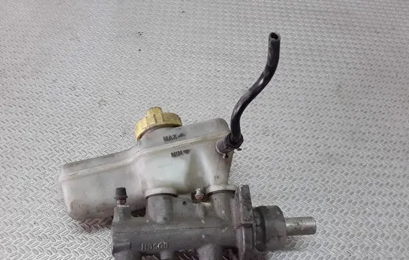 Master brake cylinder