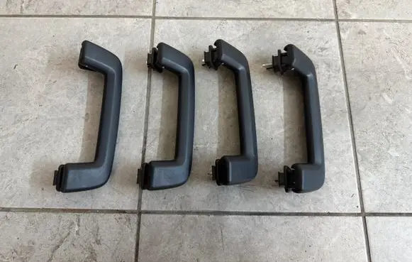 Volkswagen Amarok II A set of handles for the ceiling 