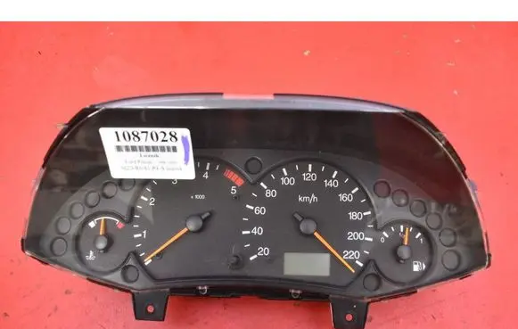 Ford Focus Speedometer (instrument cluster) 1M5F10849PB