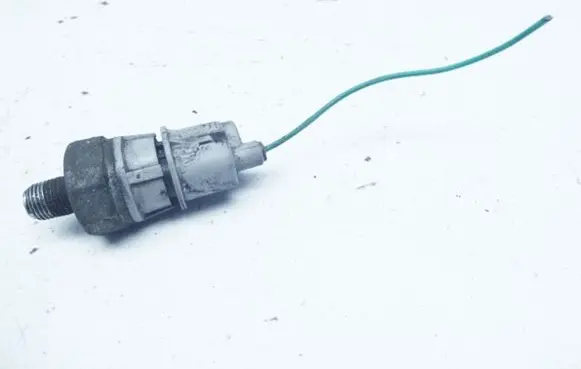 Toyota Yaris Oil pressure sensor 