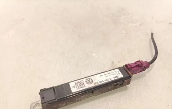 Volkswagen Jetta VI Aerial antenna amplifier 5C6035552D