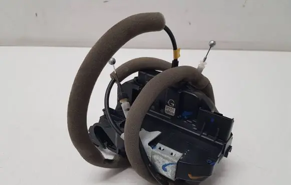 Nissan Qashqai Front door lock 