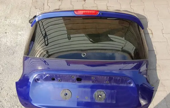 Nissan Juke I F15 Truck tailgate 