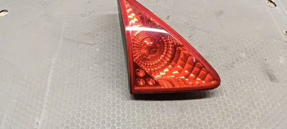 Peugeot 3008 I Tailgate rear/tail lights E208115