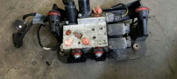 BMW 7 E65 E66 Active stabilizer control/valve assembly 37206758704