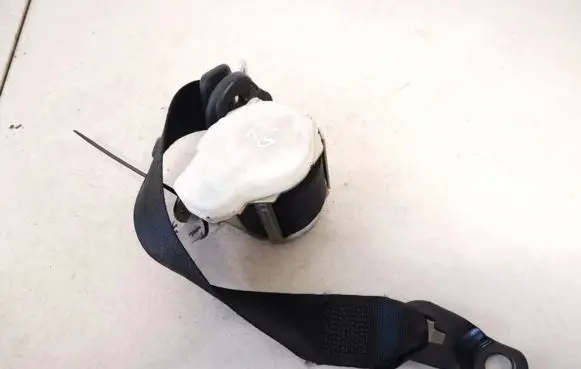 Rear seatbelt