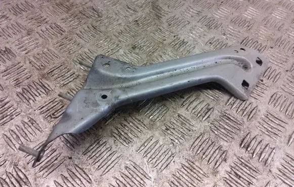 Audi Q5 SQ5 Fender mounting bracket 8R0821135