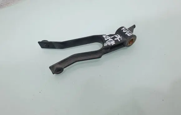 Radiator mount bracket