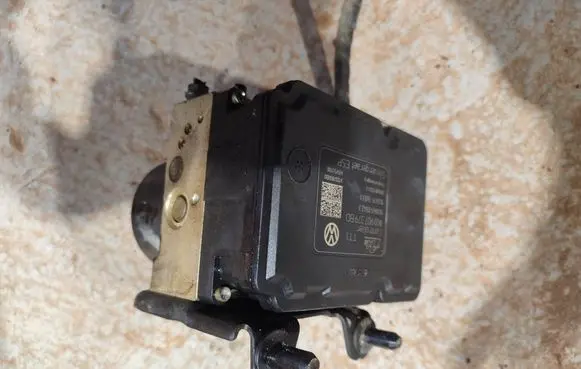 Volkswagen Golf VI ABS Pump 1K0907379BD 1k0614517cn