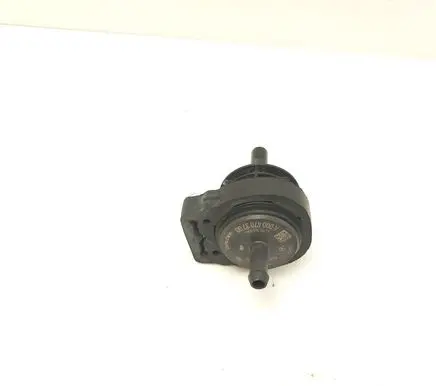 Mercedes-Benz CLA C118 X118 Vacuum valve A0004703700
