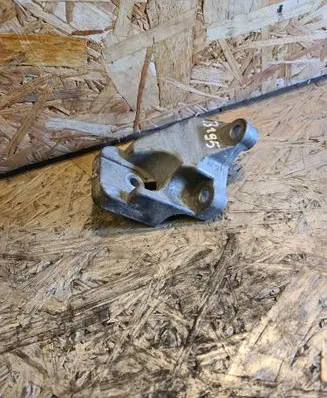 Volvo V70 Engine mounting bracket 8649262 BQ2HA