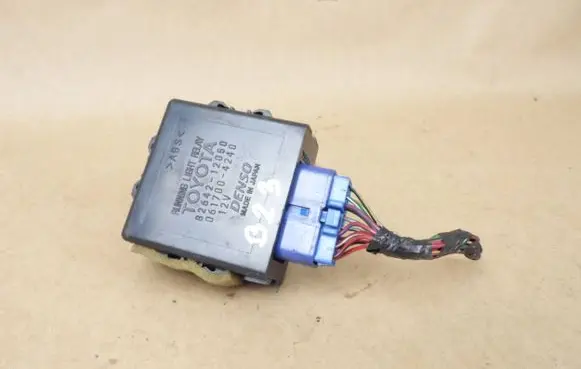 Toyota Corolla Verso E121 Day light relay 8264212050 0617004240