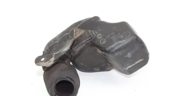 Ford Focus Intake resonator BV619F764AC