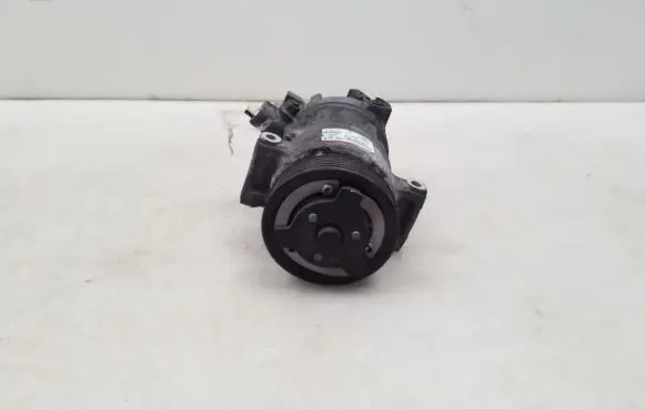 Volkswagen PASSAT B6 Air conditioning (A/C) compressor (pump) 5N0820803