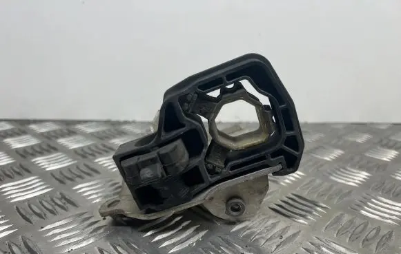 Radiator mount bracket