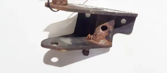 Nissan Almera N16 Engine mounting bracket