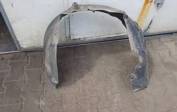 Front wheel arch liner splash guards