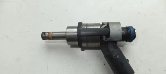 Volkswagen PASSAT B6 Fuel injector 06F906036A 0261500020