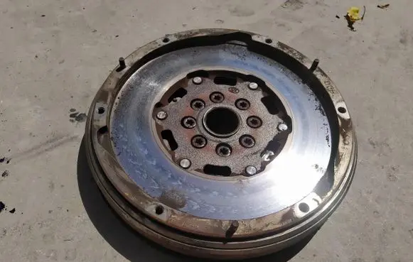 Citroen C4 II Dual mass flywheel 9660900680