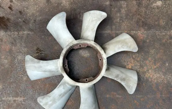 Nissan Patrol Y61 Radiator cooling fan shroud 210602W201