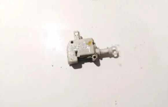 Volkswagen PASSAT B5 Central locking motor 3b0862153