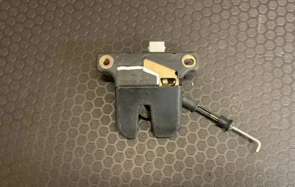 Audi A6 S6 C5 4B Tailgate/trunk/boot lock/catch/latch 4B5827505B 1798