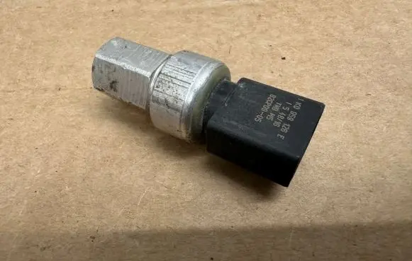 Volkswagen Amarok Air conditioning (A/C) pressure sensor 1K0959126E