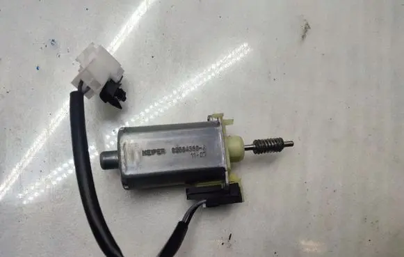 Mercedes-Benz C W204 Seat adjustment motor 0390203369