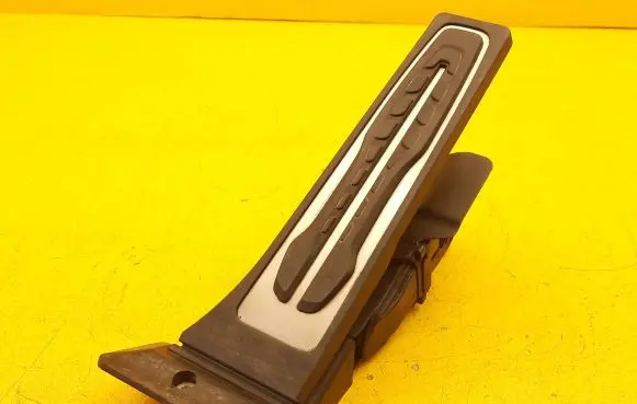 BMW 7 G11 G12 Accelerator throttle pedal 6871053