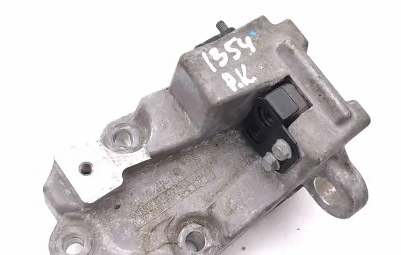 KIA Niro Engine mounting bracket