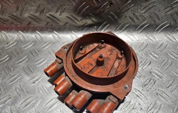 Peugeot 605 Spark distributor cap 