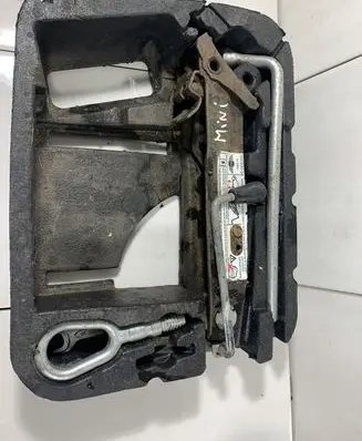 Mini One - Cooper R50 - 53 Lift Jack 