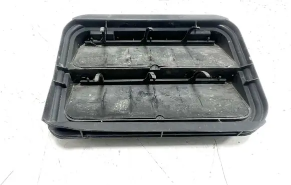 Renault Scenic III - Grand scenic III Quarter panel pressure vent 7700838358