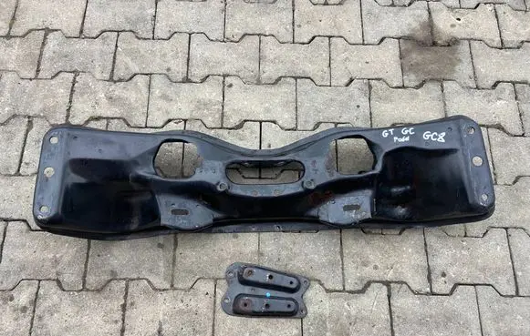 Subaru Impreza I Front axle beam 