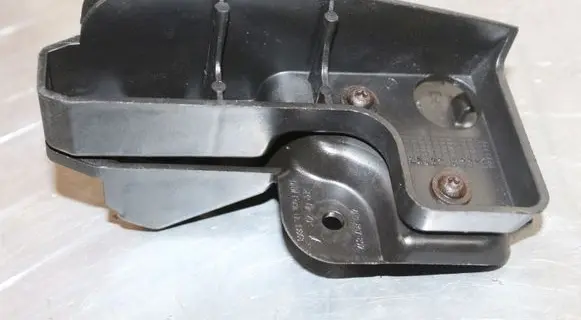 Audi A6 S6 C6 4F Bumper support mounting bracket corner 4F9807892